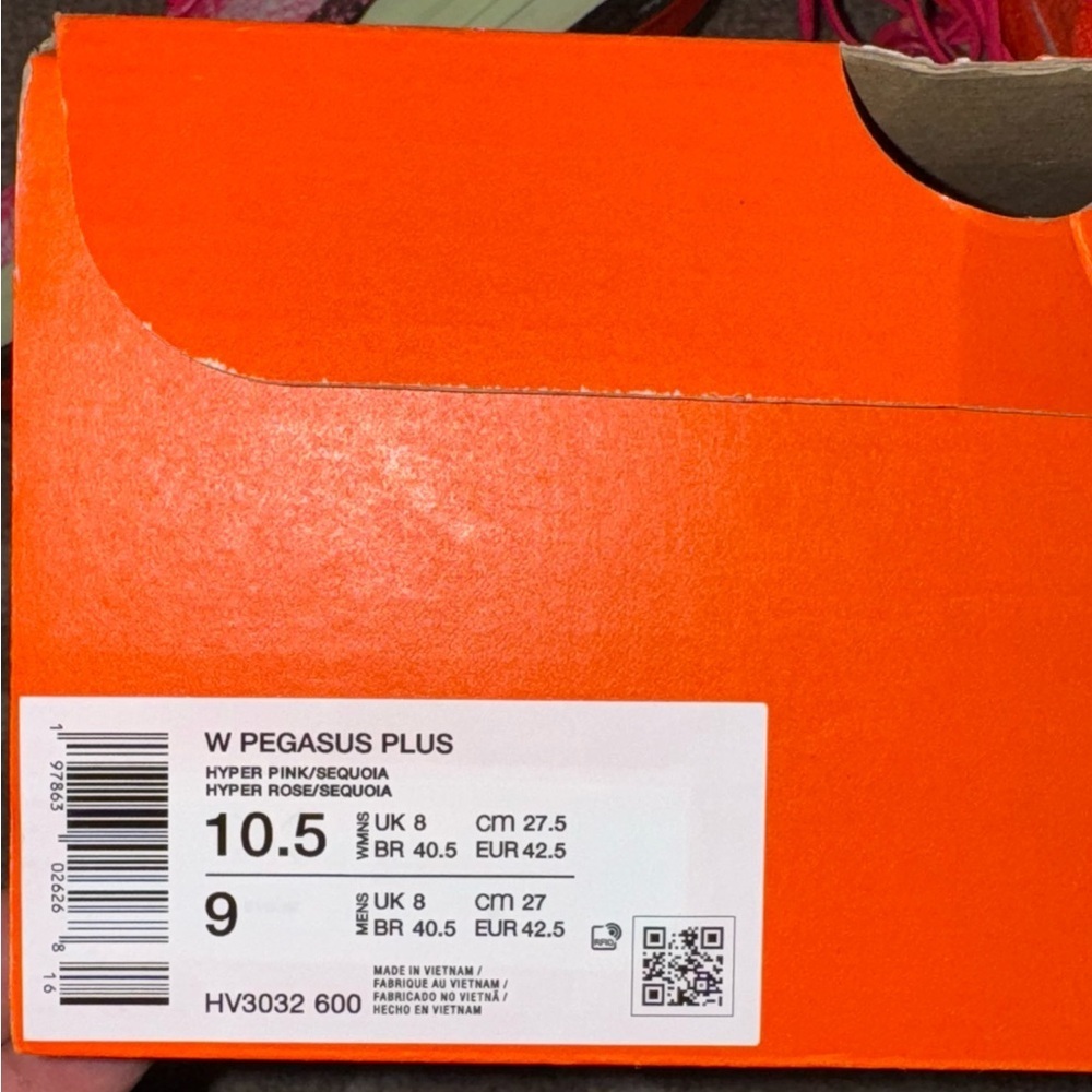 Nike Women's Bright Pink Athletic Shoes - Picture 8 of 8